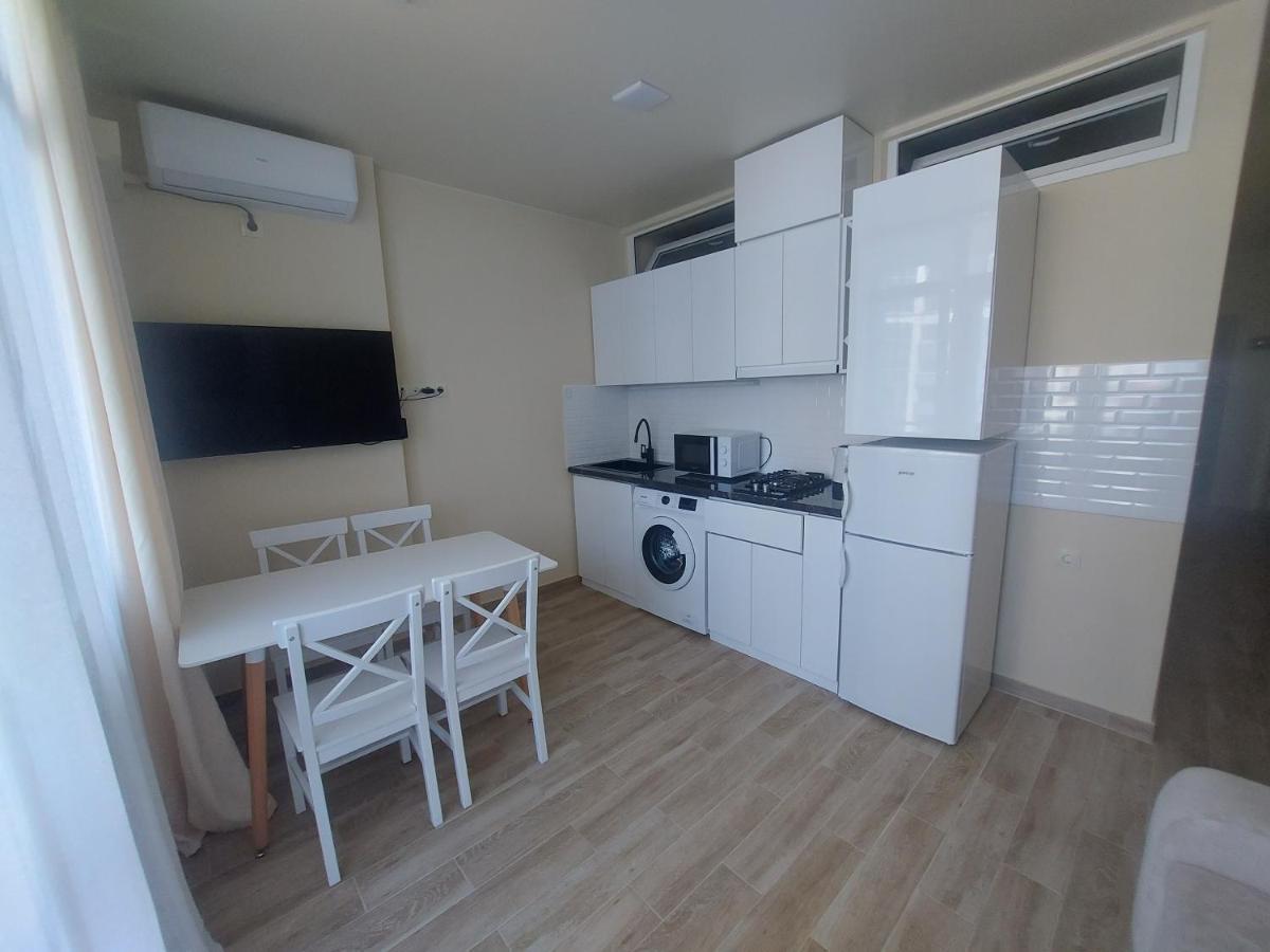Andrew'S 2 Rooms Apartment In Batumi Ანდრიას 2 Ოთახიანი Აპარტამენტი Ბათუმში Ngoại thất bức ảnh