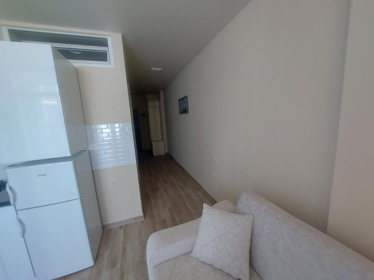 Andrew'S 2 Rooms Apartment In Batumi Ანდრიას 2 Ოთახიანი Აპარტამენტი Ბათუმში Ngoại thất bức ảnh